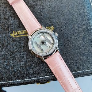 Alternative view of Hermès Fortune Turns All-Diamond Women's Watch❗️ Case: Premium 316L stainless steel Strap: Imported calfskin leather Clasp: Original pin buckle Dial: Genuine Swarovski crystals Color: Stunningly beautiful This summer, you're the star.